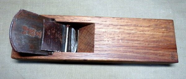 カンナ・鉋★銘「技工」・本身に欠けあり・重さ950g☆拡大画像満載★