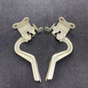 73 トヨタ NHP 10 アクア ボンネットヒンジ ステー 左右 M-690