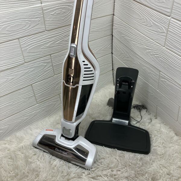 Electrolux エレクトロラックス ZB3233Cスティック掃除機 スティッククリーナー 充電式掃除機 エルゴラピード