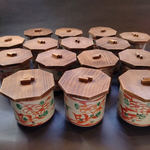 店舗用 飯器15個【杉蓋付き・赤絵飯器】 和食器 杉蓋15個、赤絵飯器15個