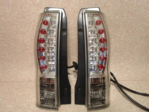 eKワゴン H82W テールランプ 左右 SR RCL-010 ◎LED点灯写真あり