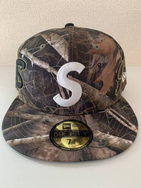 SUPREME Multi S Logo New Era (ステッカー付き)