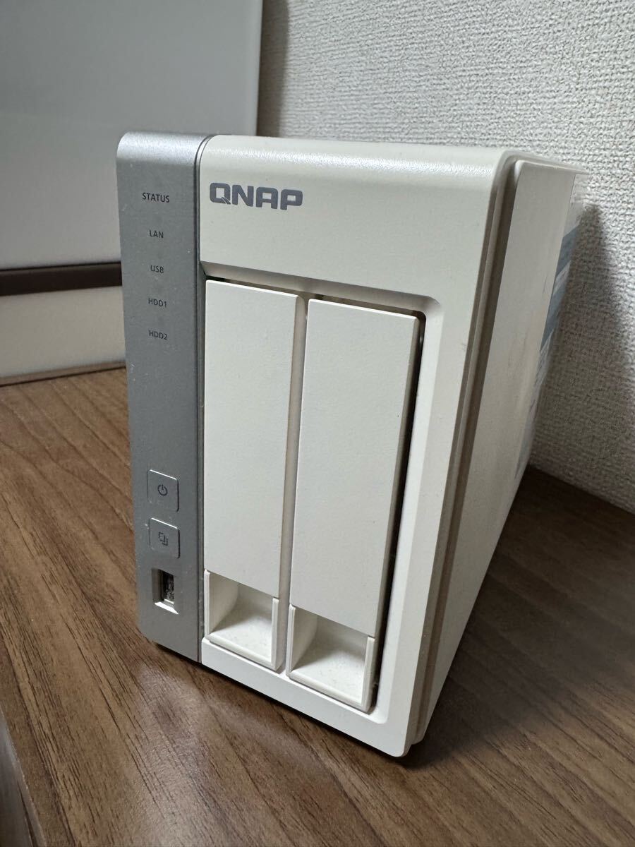 QNAP NAS 4TB x 2 WD Blue HDD TS-220 異なっ 中古品
