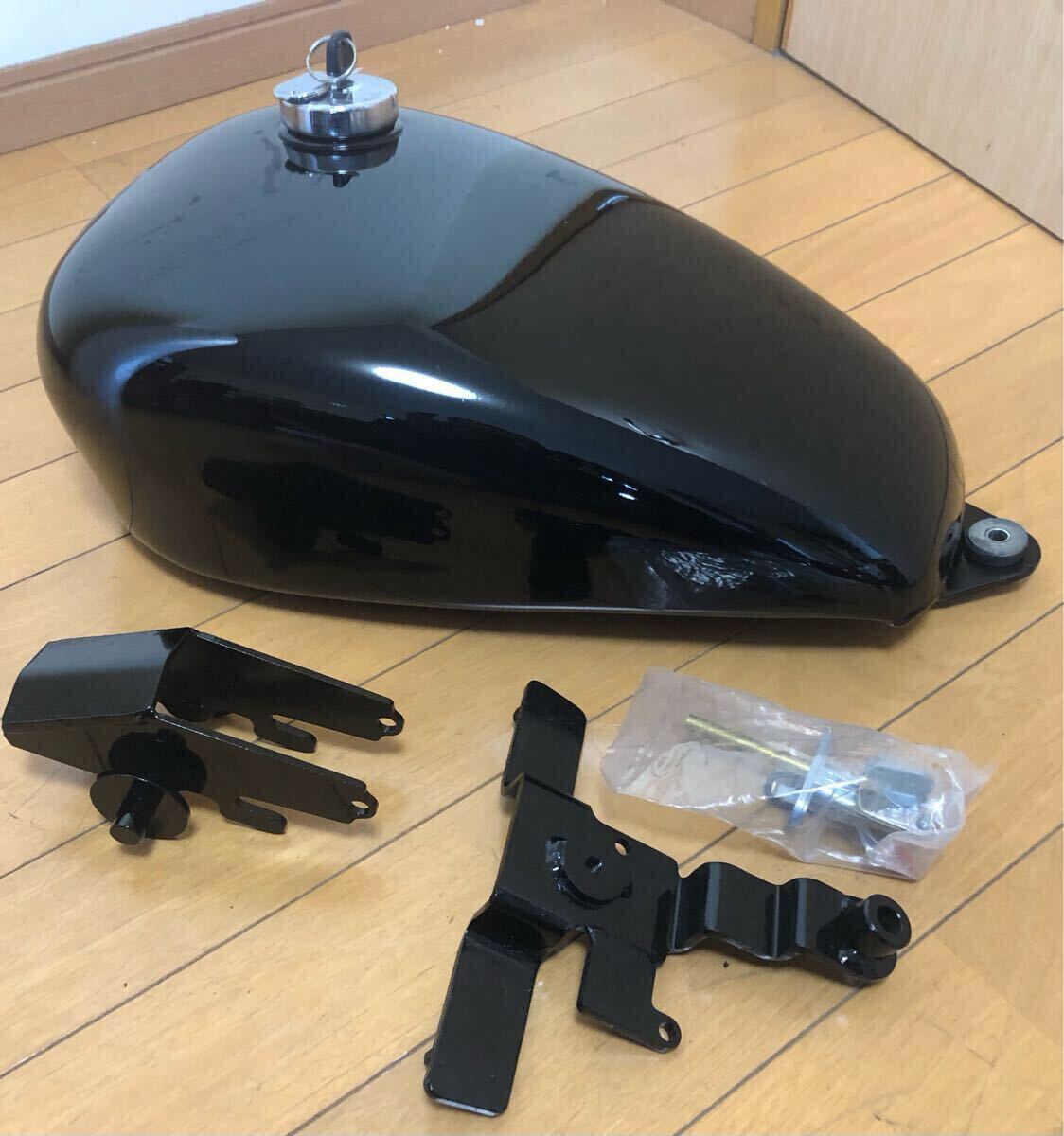 Yahoo!オークション -「tw200 アルミタンク」(パーツ Yahoo!オークション -「tw200 アルミタンク」(パーツ