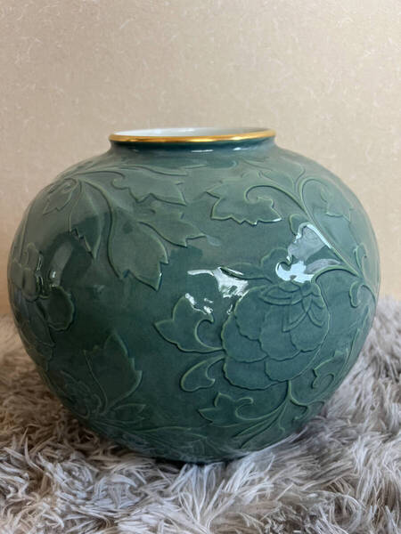 深川製磁 色絵彩磁 牡丹文花瓶 花器 花入 飾り壺 浮き彫り 金縁