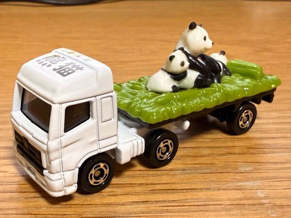 トミカ No.3 動物運搬車 パンダ