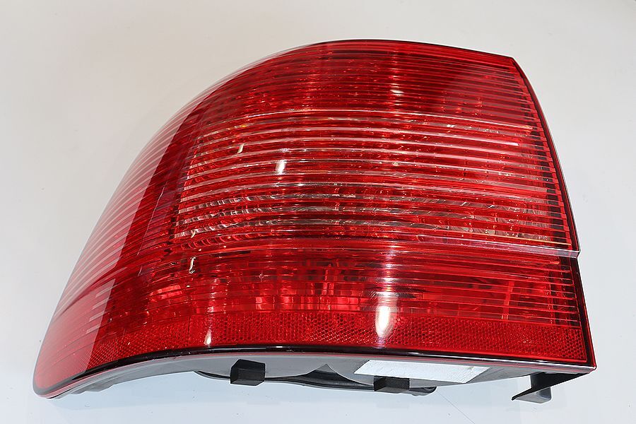 Porsche ポルシェ 9Y0カイエン 純正 リアライト 9Y0945081P Porsche ポルシェ 9Y0カイエン 純正 リアライト 9Y0945081P
