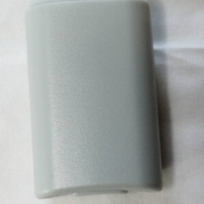 即決 新品 送料込み Xbox360 ワイヤレスコントローラー用電池ケース 社外品 白色