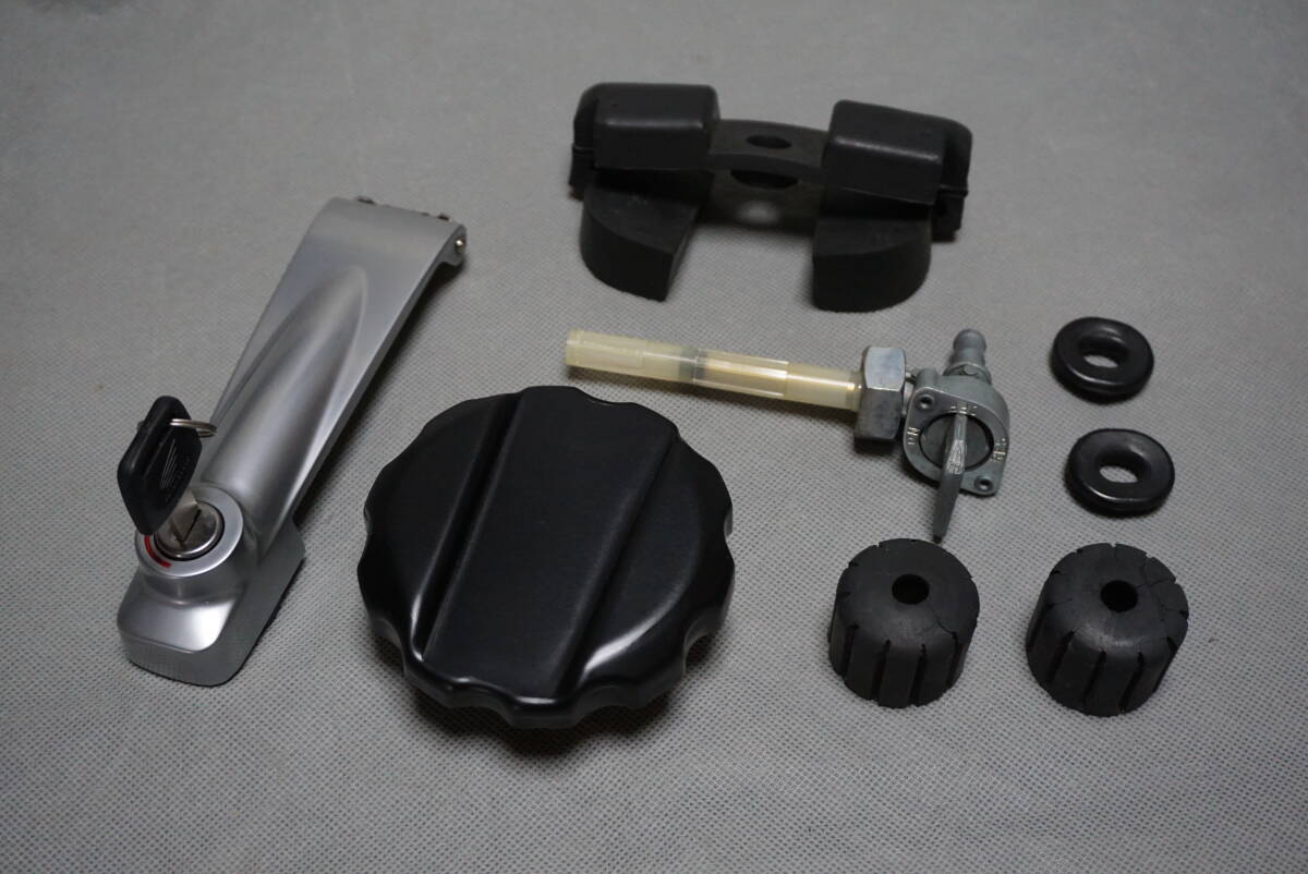CB1100 タンクの値段と価格推移は?|55件の売買データから CB1100 タンクの値段と価格推移は?|55件の売買データから