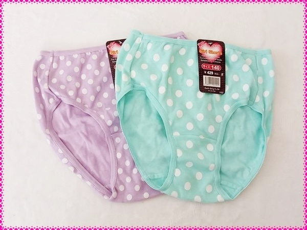 【送料無料】サイズ140 * 新品 ☆ 女児用かわいいドット柄ショーツ2枚♪ 身生地 綿100%