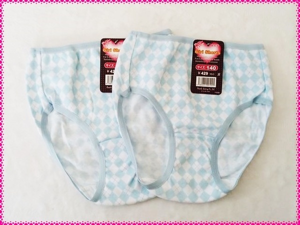 【送料無料】サイズ140 * 新品 ☆ 女児用かわいいダイヤ柄ショーツ2枚♪