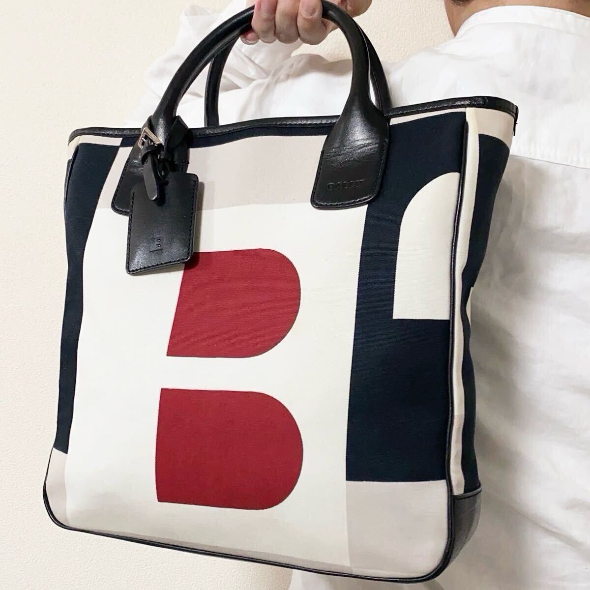 極美品○A4収納○BALLY バリー トートバッグ メンズ 肩掛け B 極美品○A4収納○BALLY バリー トートバッグ メンズ 肩掛け B