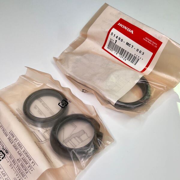★未使用 シャドウ750 (RC50/RC53/RC56) 純正 フロントフォーク オイルシール/ダストシール 2セット 51490-MCT-003