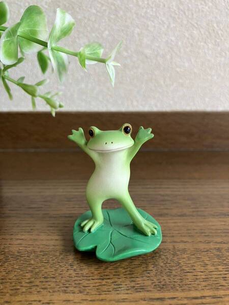 カエルのマスコット♪ Copeau コポー ばんざいするカエル かえるの置物