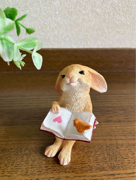 フレンドリーマスコット♪ リーディングラビット 読書ウサギ うさぎの置物