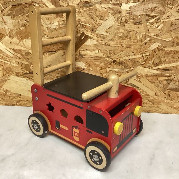 エデュテ ウォーカー&ライド 消防車 手押し車 木製 知育玩具 おもちゃ(H71)