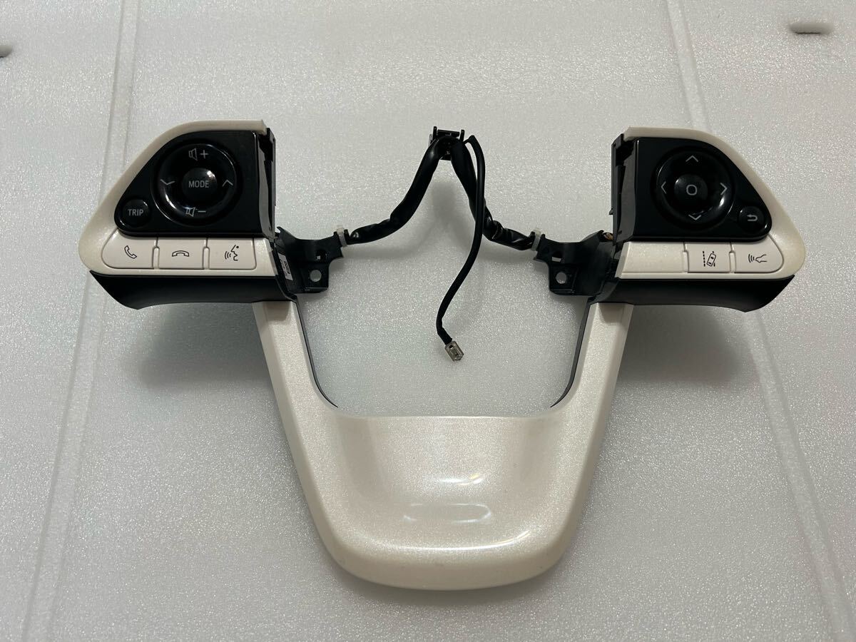 84247)ステアリング パッド スイッチ LH トヨタ トヨタ純正品番