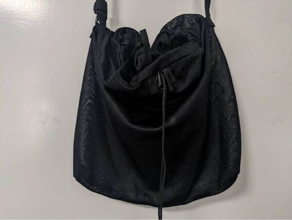 hobo メッシュショルダーバッグ 黒 軽量 通気性◎ ミニマルデザインTitle Mesh Shoulder Bag Black Lightweight Breathable Minimal Design