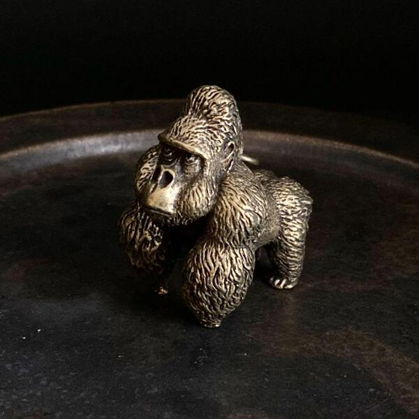 102 真鍮 キーホルダー ゴリラ 動物 ビンテージ 風水 金運 開運 レトロ アンティーク 真鍮製 チャーム アクセサリー パーツ ハンドメイド