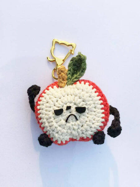 【新品】かぎ針編み 手作り ハンドメイド チャーム 編みぐるみ キーホルダー 綿アクリル混紡糸 恋と深空 マヒル リンゴ