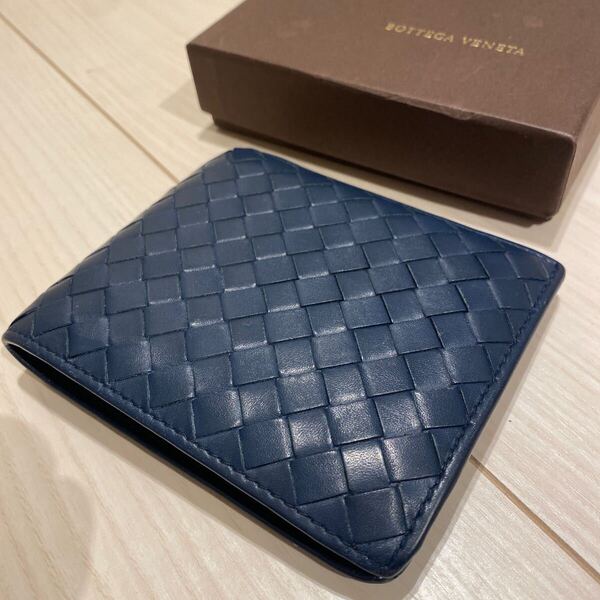 人気!美品!送料込み! BOTTEGA VENETA ボッテガヴェネタ イントレチャート 二つ折り財布 コンパクトウォレット ミニ財布 本革