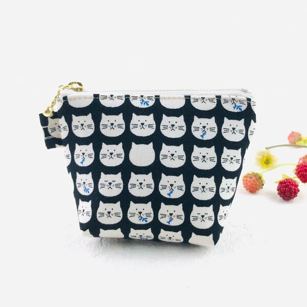 ネコいっぱいのミニポーチ ハンドメイド ポーチ ファスナーポーチ コインケース 猫 ブラック