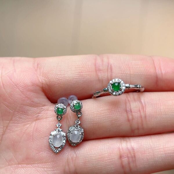 ◇ジェイド(本翡翠)◇ヒスイ◇ピアス+リング計2点セット◇天然石◇パワーストーン◇巾着袋付き◇プレゼントにも 034S436