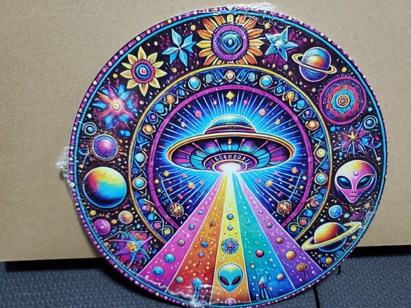 サイケデリックUFO│ファンタジーエイリアン円形ブリキ看板│宇宙人メタルサイン│アメリカン海外雑貨│ガレージ、店舗、庭、ライブ