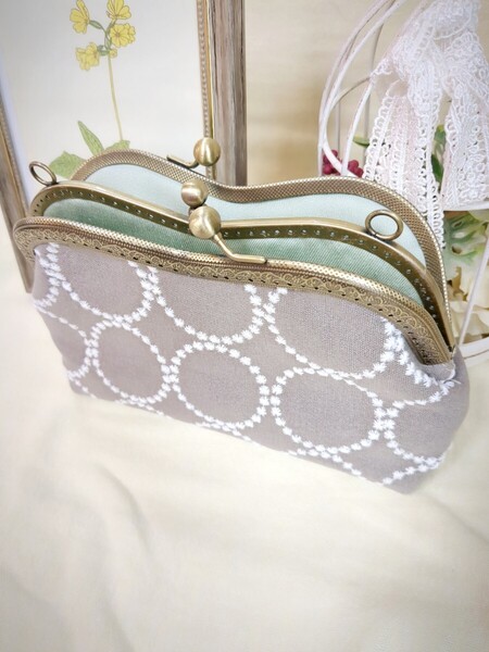 サークル刺繍*М型二口がま口長財布*ポーチ ショルダー ハンドメイド