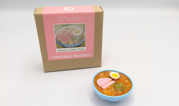 ジブリ ジブリパーク限定 崖の上のポニョ 食べ物マグネット オリジナルマグネット ハムとゆで卵のせ即席ラーメン