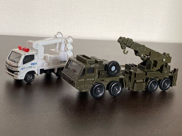 トミカ 自衛隊 重装輪回収車 トヨタ ダイナ 国土交通省 照明車 TOMICA セット ミニカー