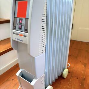 美品 高性能 Electrolux オイルヒーター 8枚フィン EOH1208
