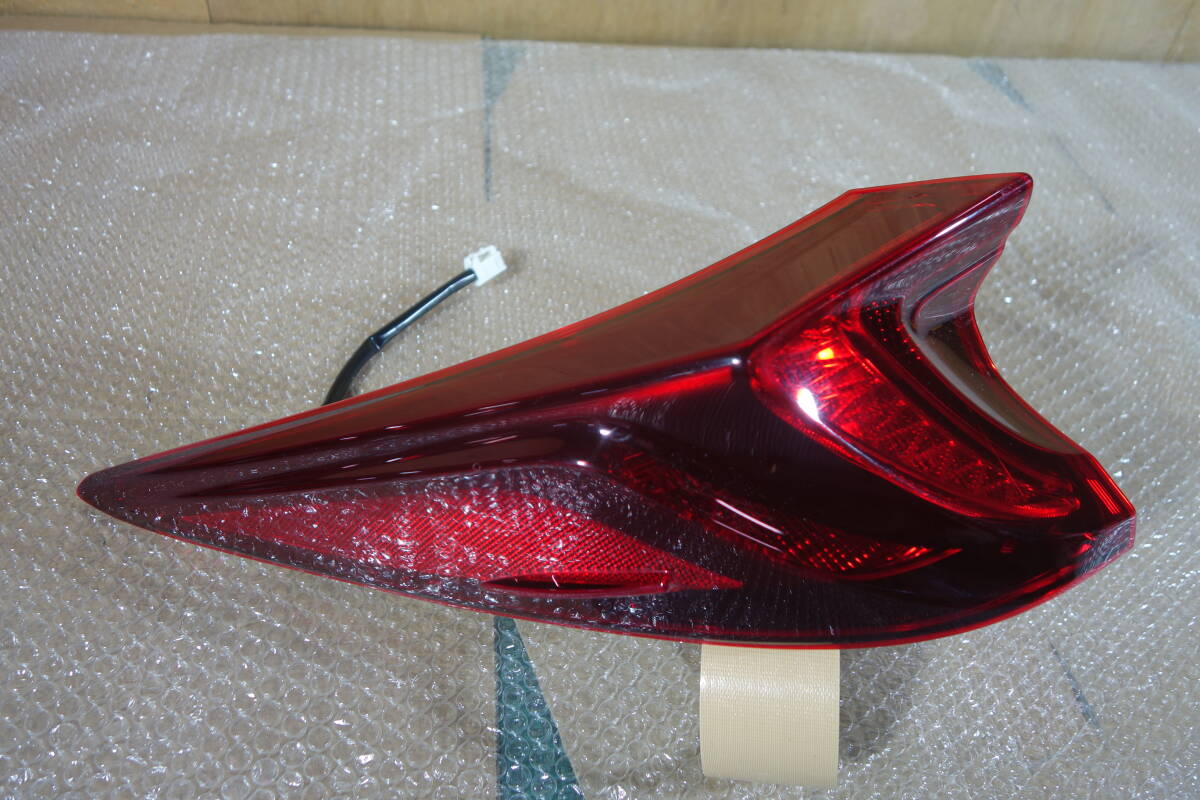 プリウス PHV ZVW52 右後ろ テールレンズ ターンシグナル プリウス PHV ZVW52 右後ろ テールレンズ ターンシグナル Yahoo