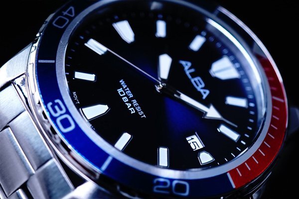 1円セイコーALBA逆輸入モデル海外専売ブラック×レッドクロノ