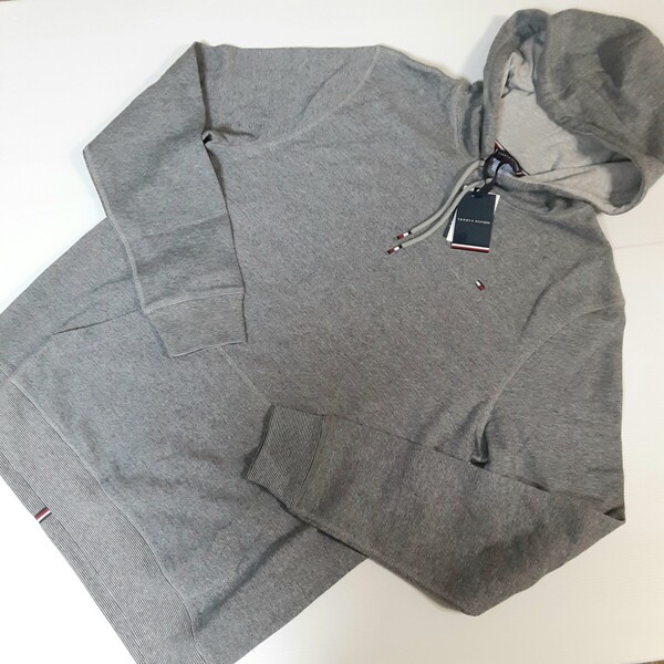 新品未使用 正規品 トミーヒルフィガー TOMMY HILFIGER 胸にマーク パーカ M(Lサイズ相当) グレー 定価14300円 パーカー