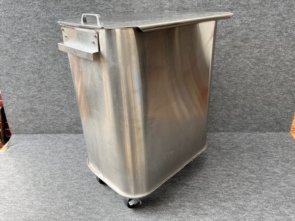 送料込>業務用 ステンレス フラワービン 粉入れカート 粉末タンク 小麦粉 保存容器 キャスター付き 缶/高さ700mm×幅345mm×奥行525mm