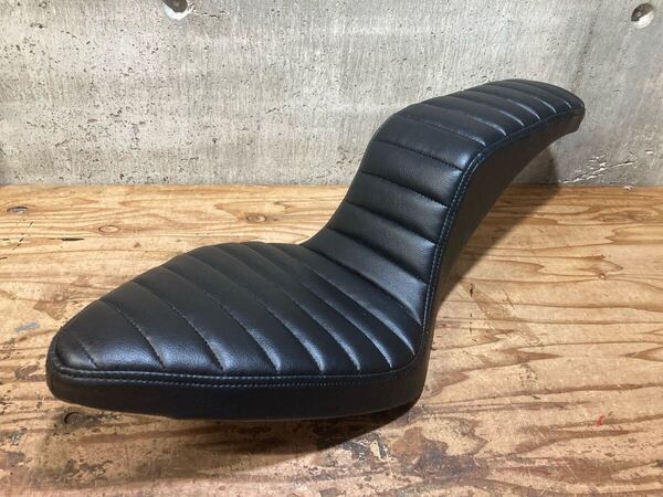 送料無料 2段リジットコブラシート 横BK タックロール ナックルヘッド パンヘッド ショベルヘッド ハーレー トライアンフ SR チョッパー