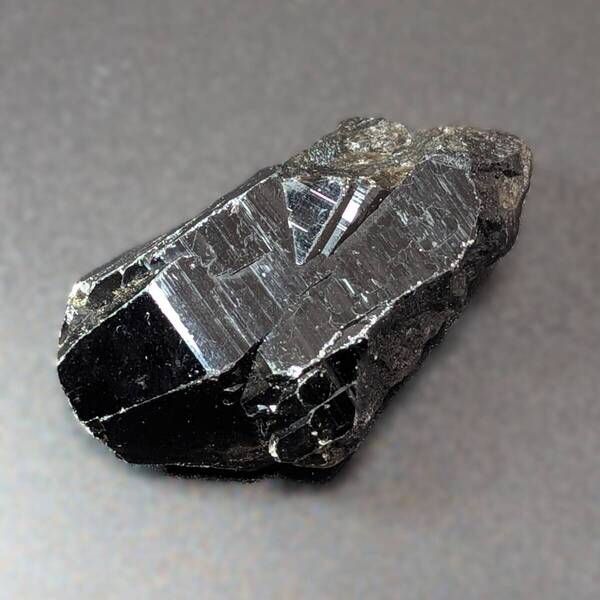 モリオン 原石 山東省産 黒水晶 53g 漆黒の輝き お守り効果 パワーストーン 幸運を引き寄せる 天然石 プレゼントや贈り物に オブジェ
