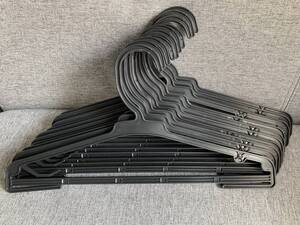 ★ハンガー 10本 プラスチック 小型 パンツ スラックス 黒 ブラック クリーニング 洗濯 収納 保管