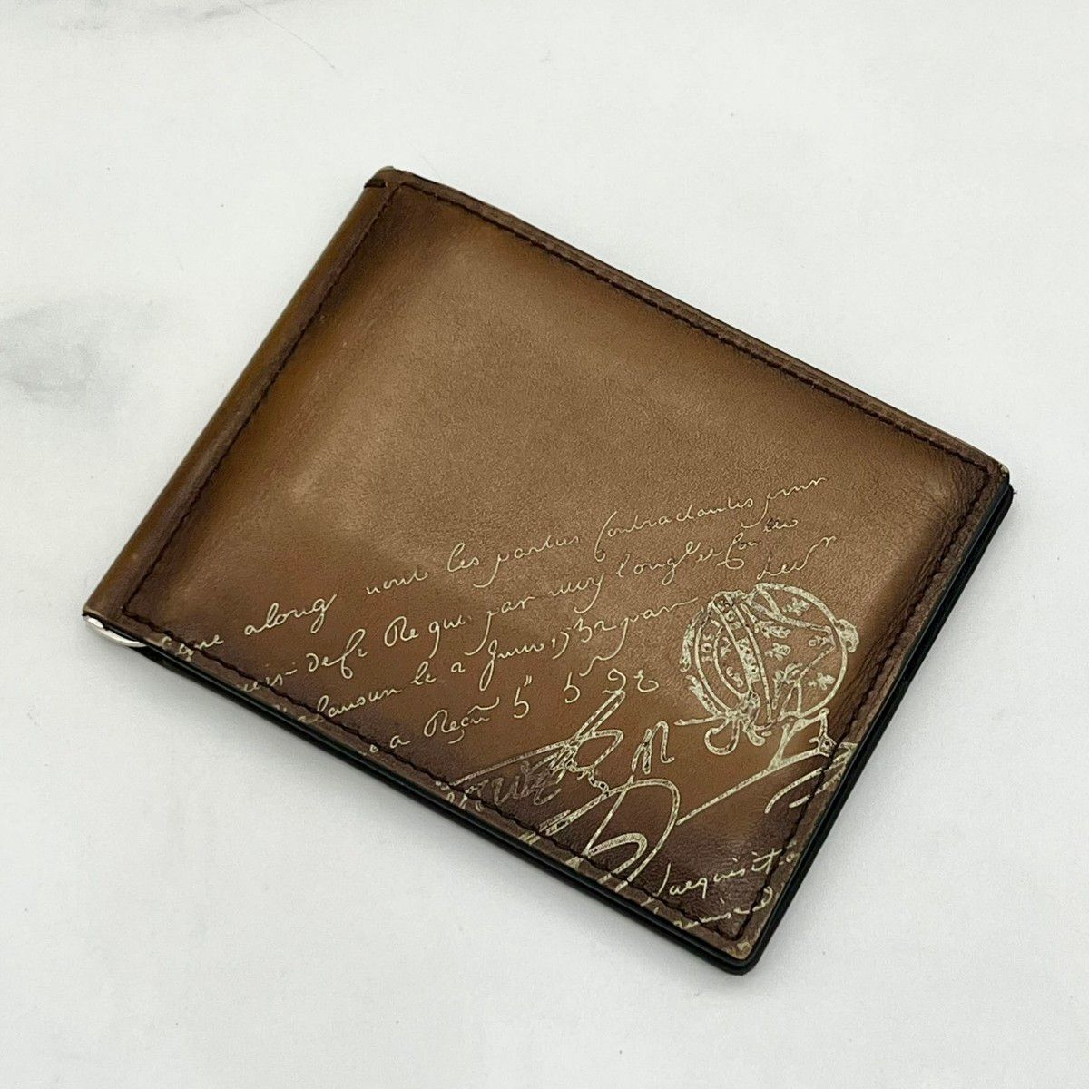 ベルルッティ カリグラフィ マネークリップ ブラウン 二つ折り