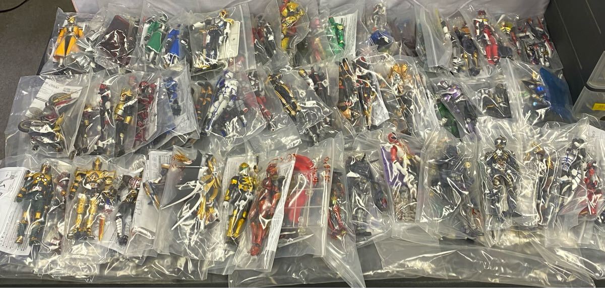 Yahoo!オークション -「仮面ライダーキバ フィギュア」の落札
