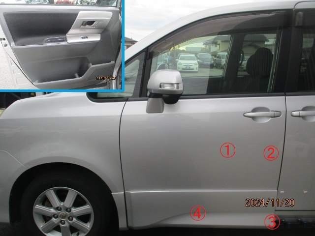 ヴォクシー 70前期用 ドアパネル左側一式 4点とおまけ1点　パールホワイト ヴォクシー 70前期用 ドアパネル左側一式 4点とおまけ1点 パール