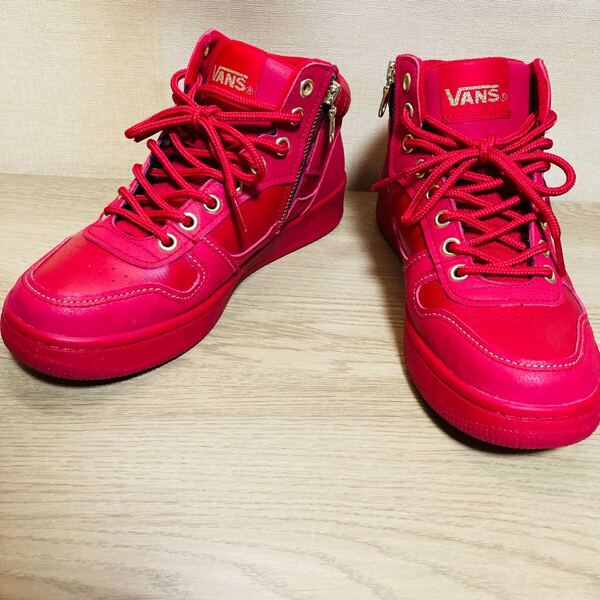 VANS MAGNA V2204 ハイカットスニーカー レッド 25㎝
