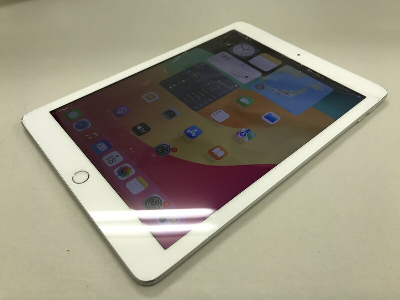 Apple iPad (第6世代) Wi-Fi 32GB スペースグレイ シルバー