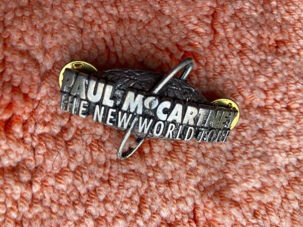 ポール・マッカートニー 公式 ピンバッジ 未使用the new world tour the beatles ビートルズ paul McCartney ピンズ バッジ