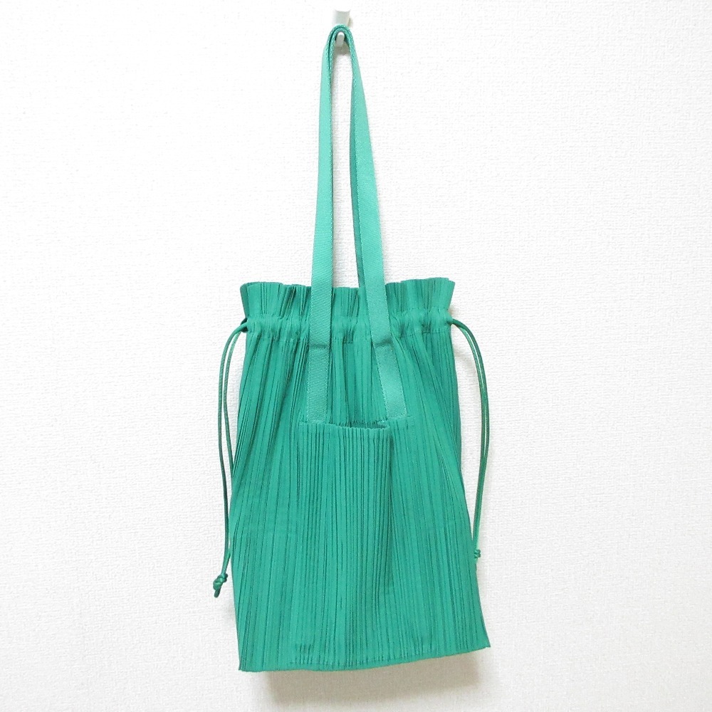 美品 ISSEY MIYAKE イッセイミヤケ☆プリーツ ハンドバッグ 水色 Yahoo!オークション -「イッセイミヤケ プリーツ バッグ」の落札