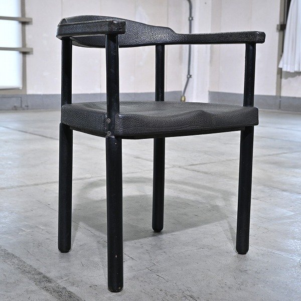 【稀少品】カッシーナインターデコール 黒 スタッキングチェア　80年代 椅子 稀少品】カッシーナインターデコール 黒 スタッキングチェア 80