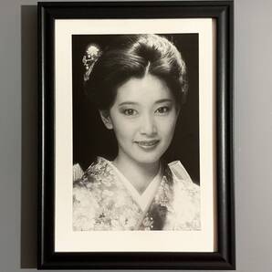 ■夏目雅子■「モノクログラビア」/B5額装品/撮影)秋山庄太郎/着物/和服/女優/美女/昭和レトロ/貴重写真/印刷物/インテリア G2580