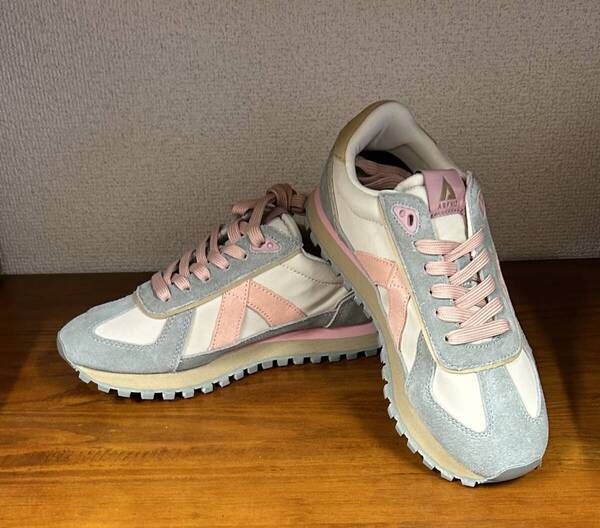 新品★フランスブランドの軽量スニーカー☆グレイ・ピンク・ベイジュ★25.0㎝
