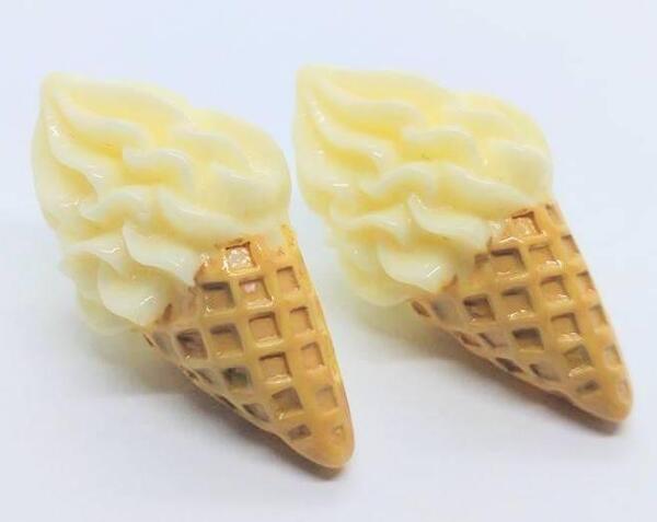 送料無料! ソフトクリーム アイス 病み系 ピアス 両耳用 ストリート ロック ゴスロリ ネオスマ
